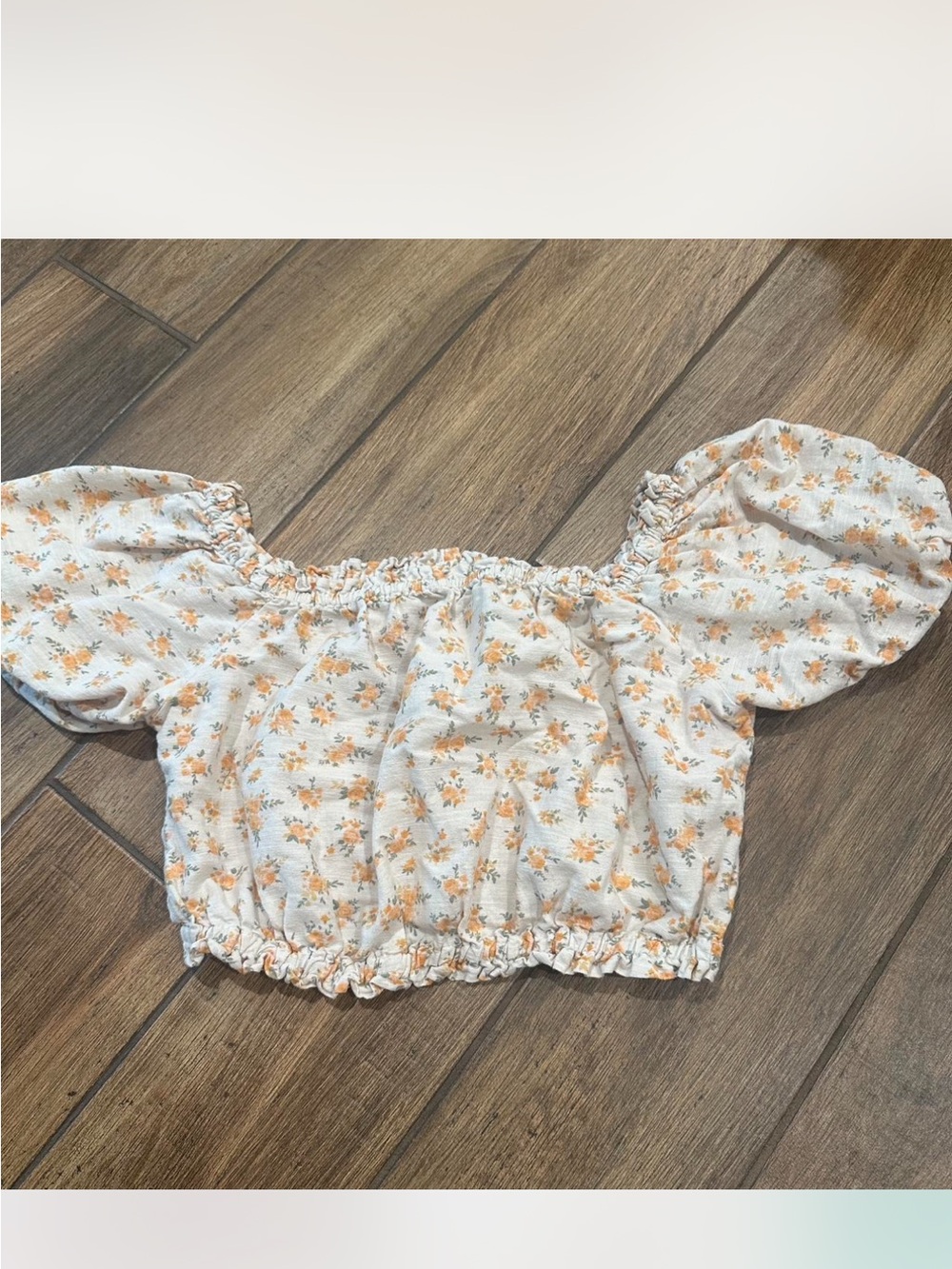 American Eagle Outfitters Off-Shoulder Floral Crop Top in Cream and Orange